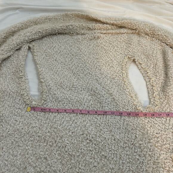 Hem & Thread Ivory White Soft Plush Vest, One Size Fits Most - Picture 9 of 11